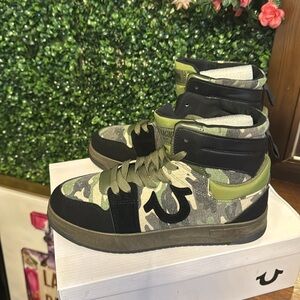 NWOT!!! NEW IN BOX 🥾🥾